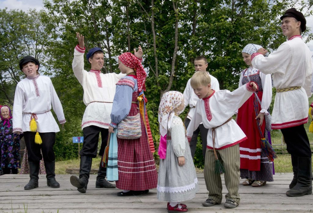 Народная культура статья. Традиционная народная культура. Народные игры Вологодской области. Игровая народная культура. Традиционная культура Вологодской области.